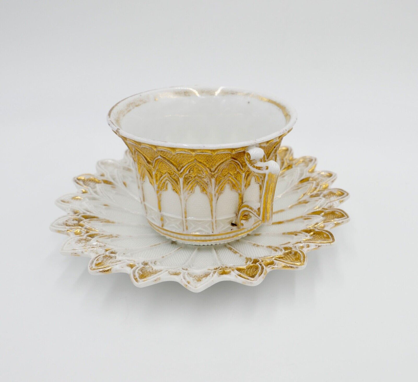 Meissen 1. Wahl um 1820 PRUNKTASSE Relief Tasse & Untertasse Gold Knaufzeit