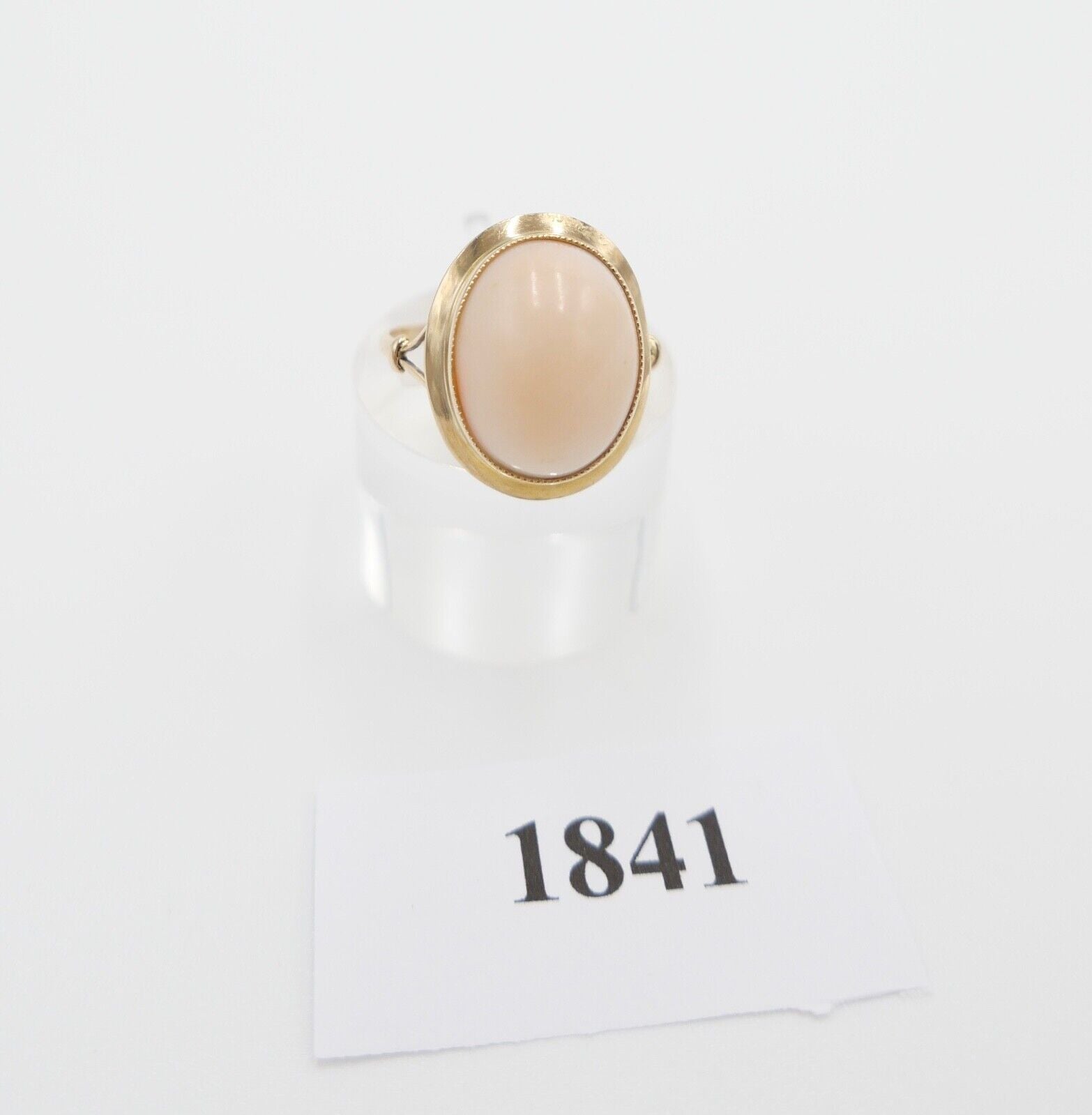 70er Jahre Ring Gold 750 / 18K Gr. 57 Koralle Cabochon Schliff Engelhautkoralle