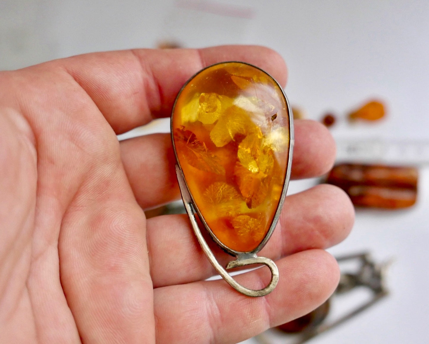 Großes Konvolut Bernstein Schmuck versilbert Anhänger Ring Kreuz Naturbernstein