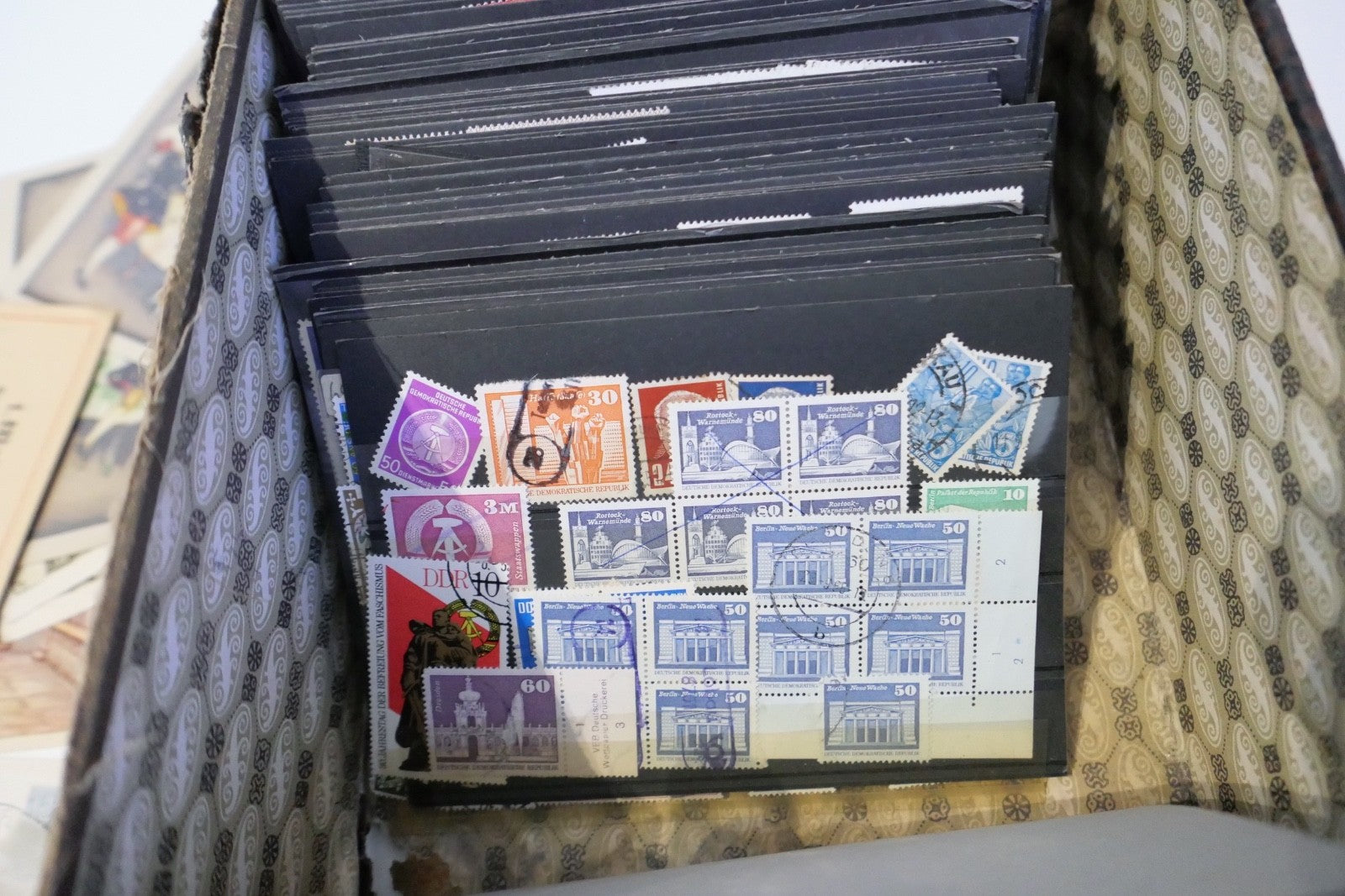 28 Kg Briefmarkennachlass Alben Sammlungen Deutschland Europa Übersee Lose Ware