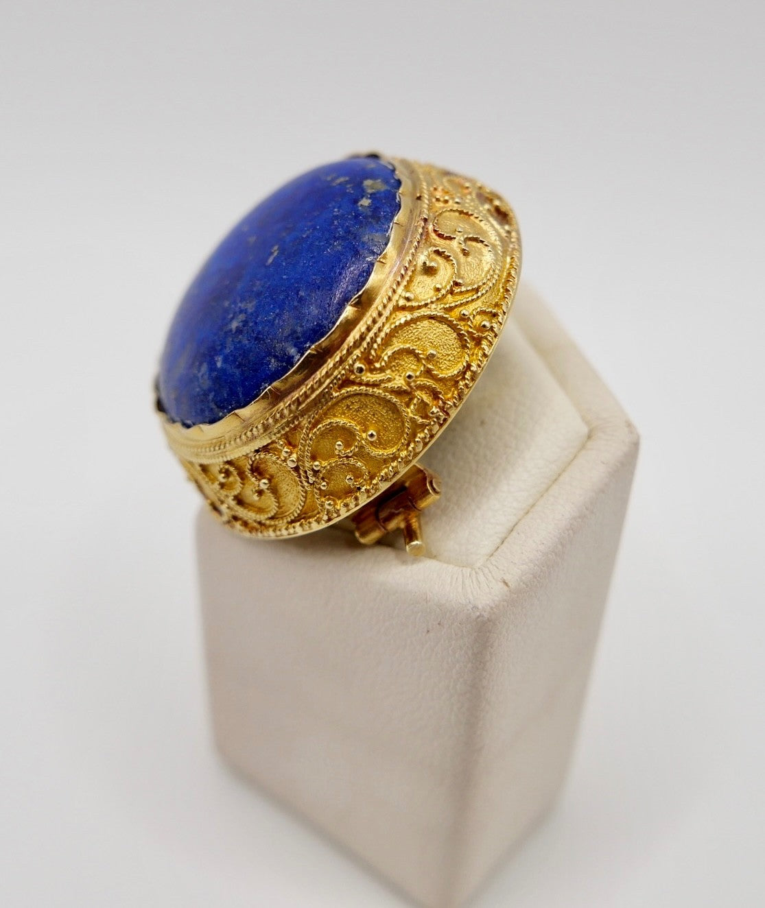 Antike Historismus Brosche um 1880  Lapislazuli  feuervergoldet hart vergoldet