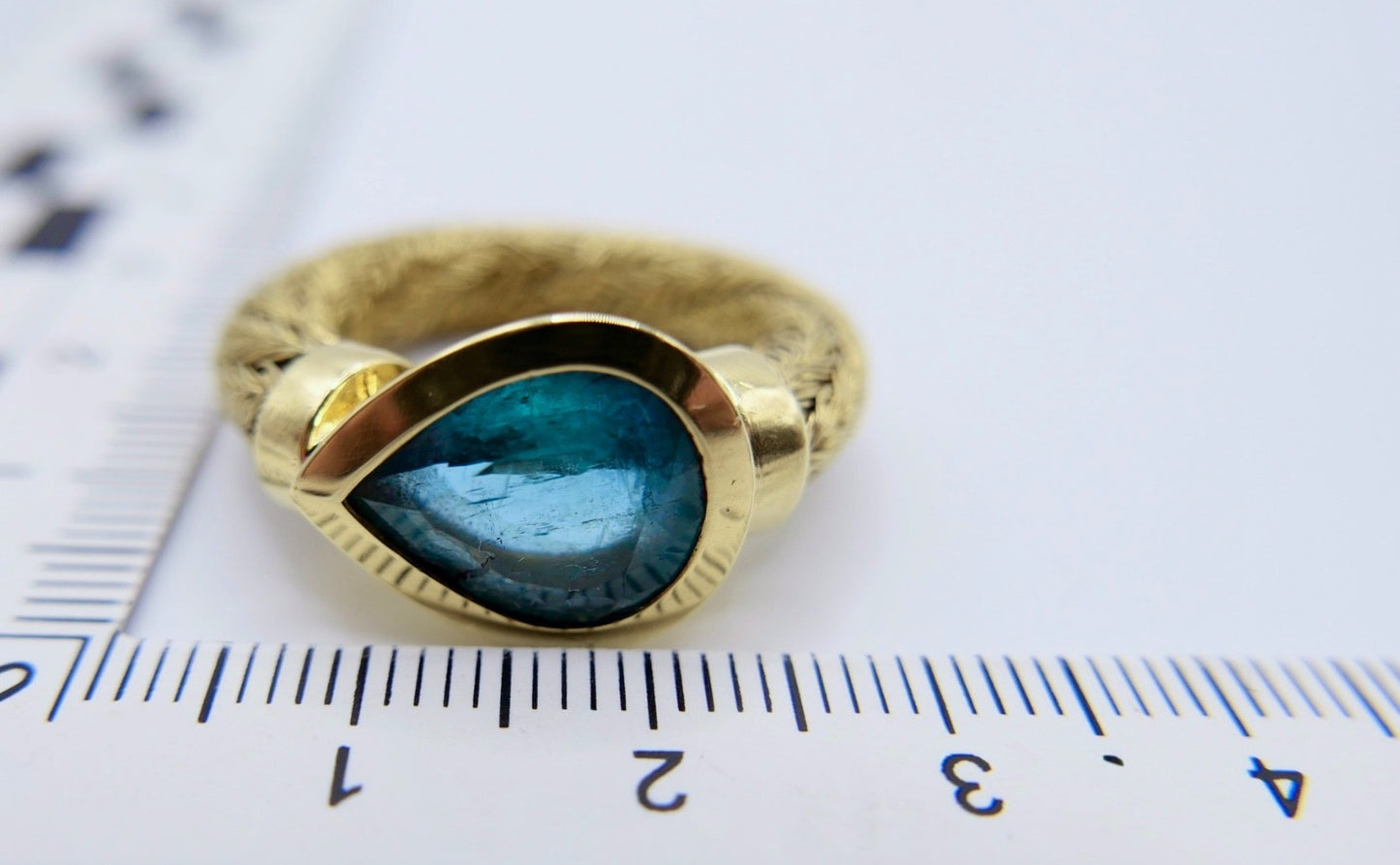 Unikat Goldring 750er Tropfen Turmalin Indikolith Blau Grün Zopfmuster 3,5 Ct