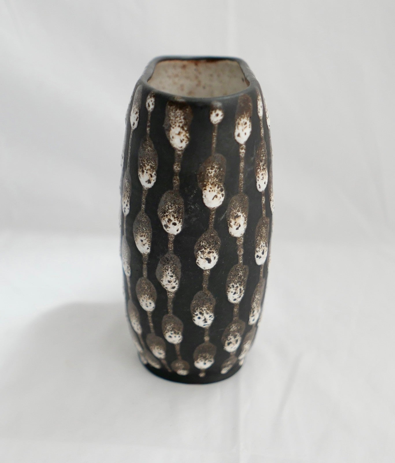 1960er 1970er Keramik Monika Maetzel Blumenvase in schwarz weiß 17 cm Dänemark