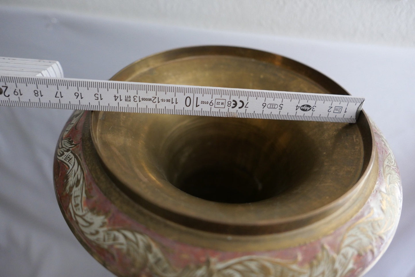 Große Messingvase Emaille Indien Handarbeit Rot Gold Blumendekor Vintage