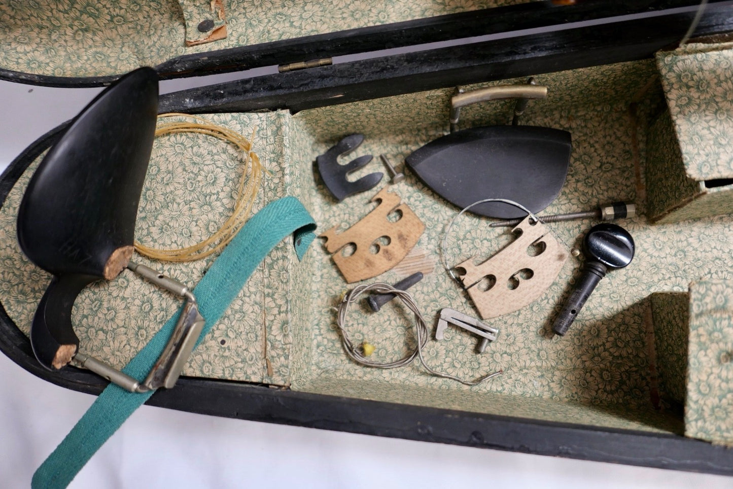 Alte Stradivarius Kopie Geige im Holzkasten mit Bogen & Zubehör Konvolut