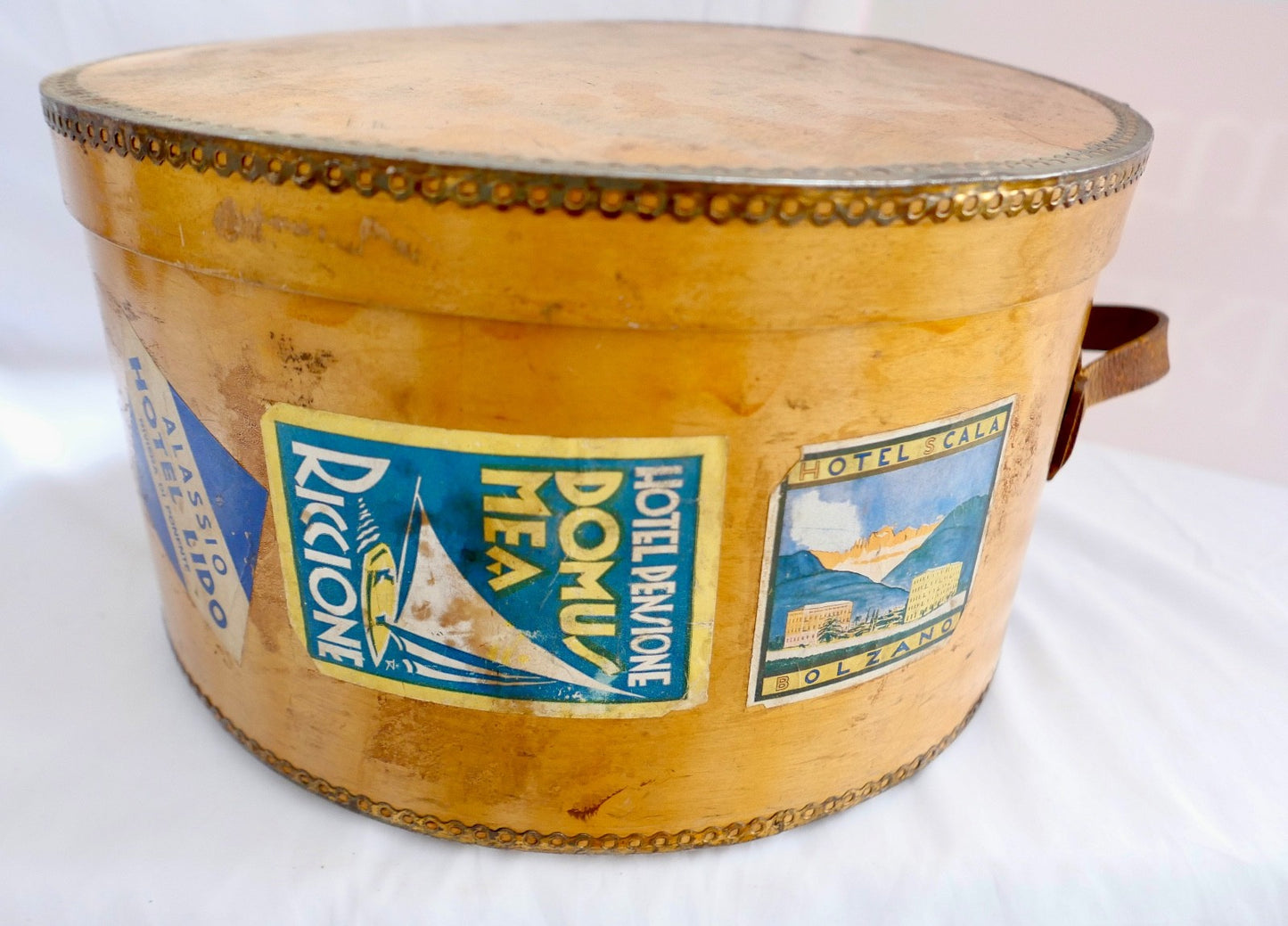 20er 30er Hutschachtel Reisekoffer Holz original Hotel Aufkleber Gardone Riviera