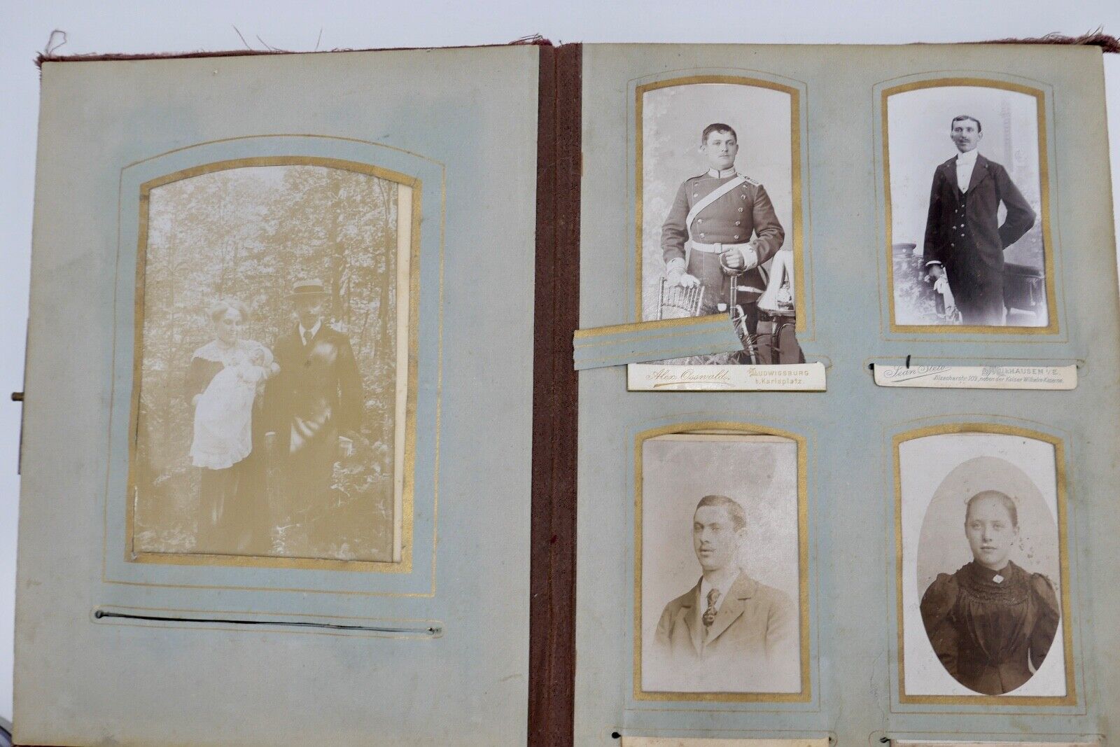 Antikes Fotoalbum Stoff inkl. Fotos Militaria Soldaten & Familien Portrait 1900