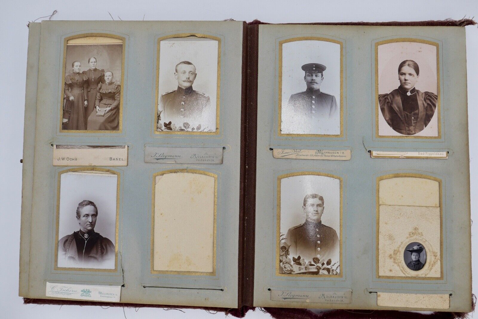 Antikes Fotoalbum Stoff inkl. Fotos Militaria Soldaten & Familien Portrait 1900