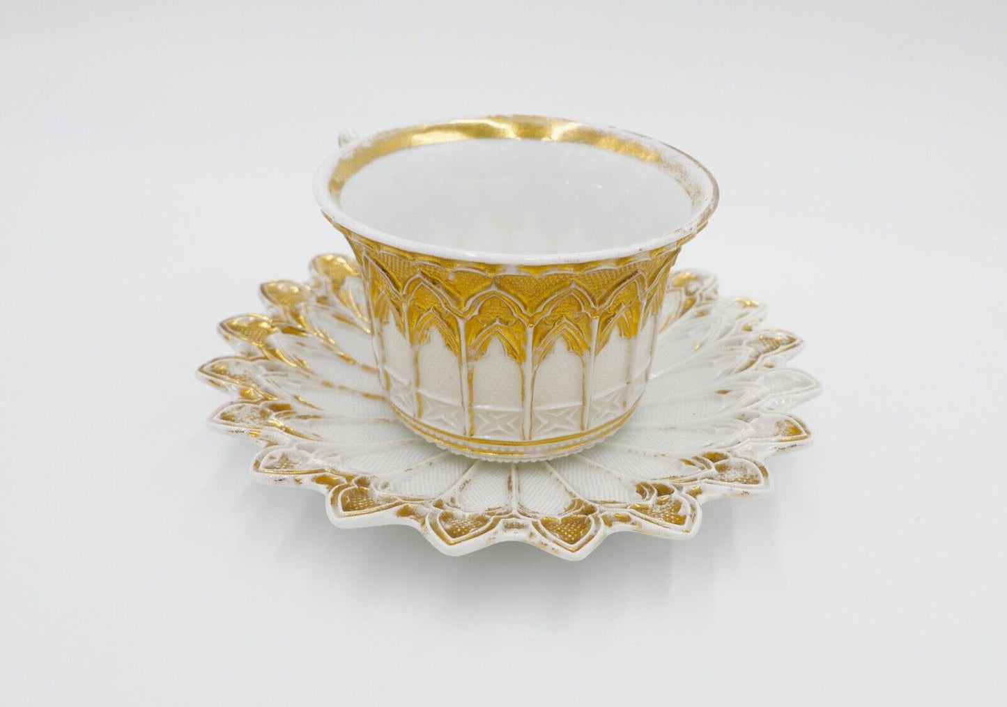 Meissen 1. Wahl um 1820 PRUNKTASSE Relief Tasse & Untertasse Gold Knaufzeit