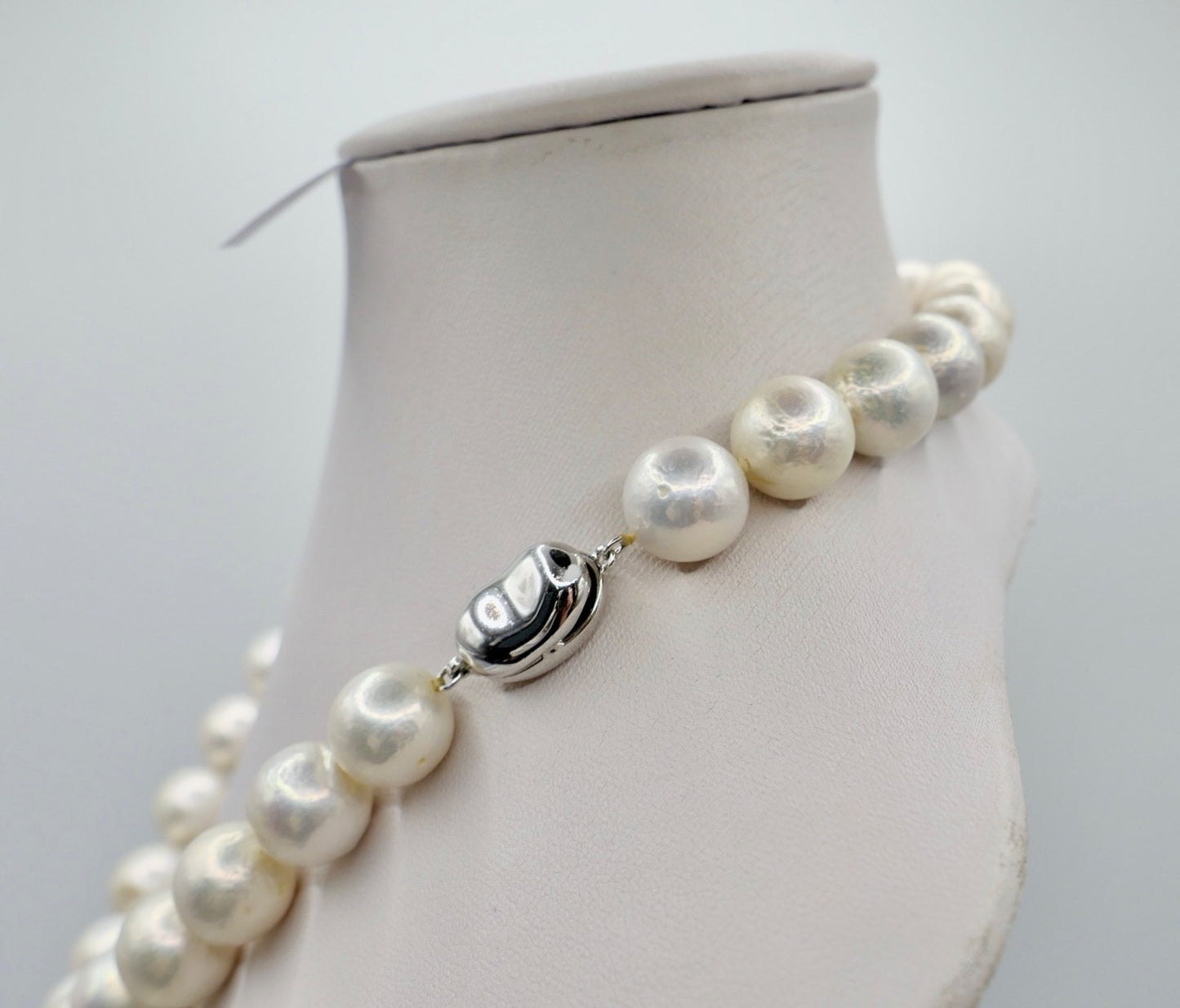 70er Jahre Perlenkette Collier 43 cm Ø 12-13 mm Silber