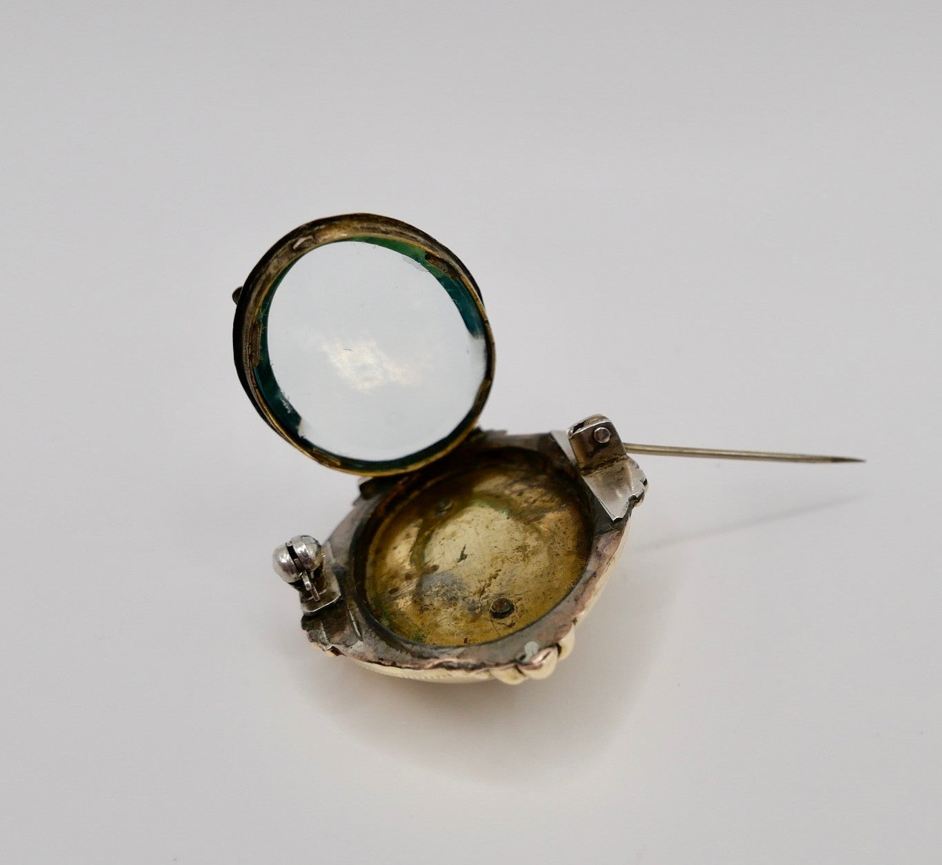 Antike Foto Medaillon Brosche Gelbgold Schaumgold Trachten Schmuck um 1880