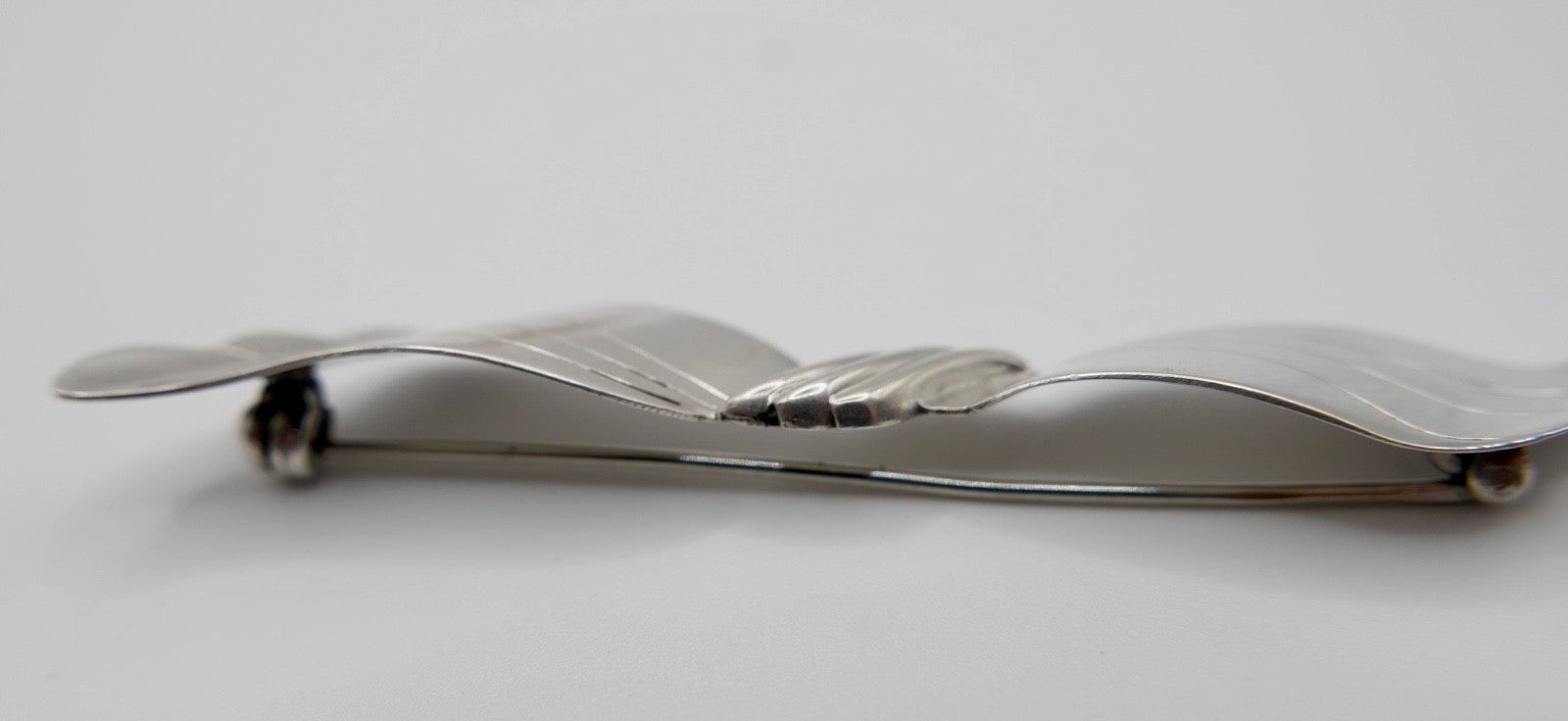 Silberbrosche Handarbeit 835 Silber  Laurin 50er 60er Schleife Flügelform