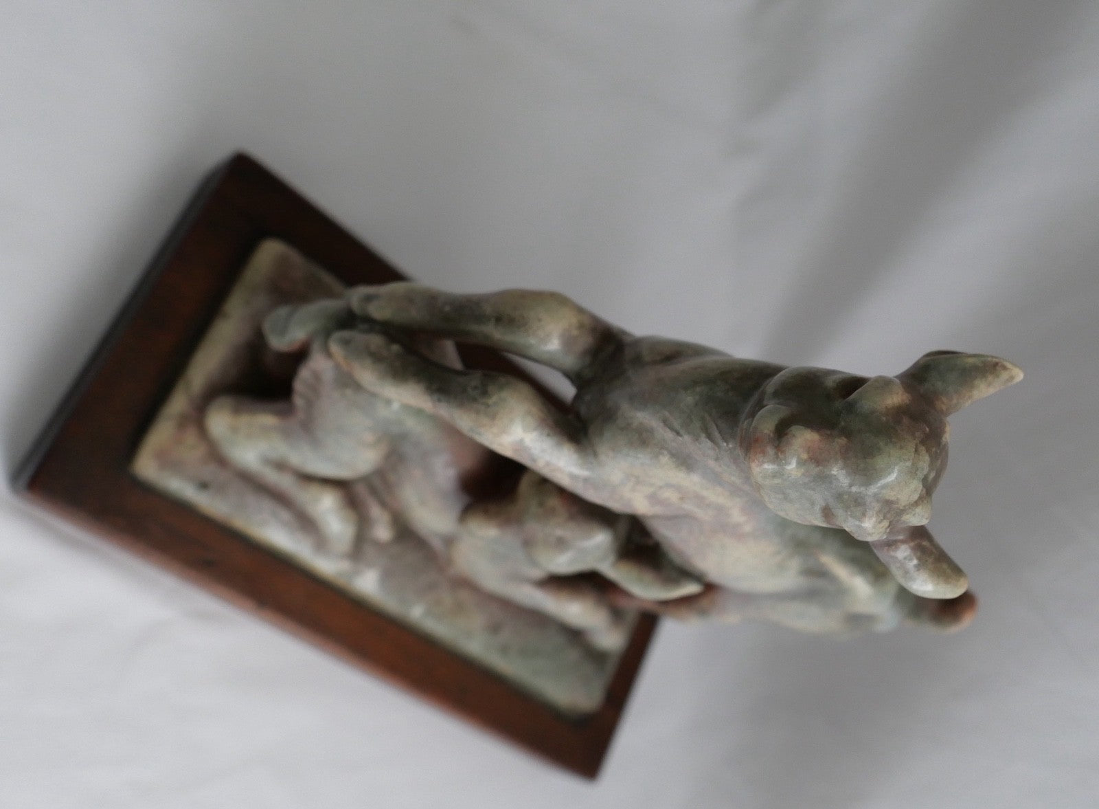 Art Deco Keramik Skulptur Rehkitz auf Holzsockel Rudolf R. Rempel 1934
