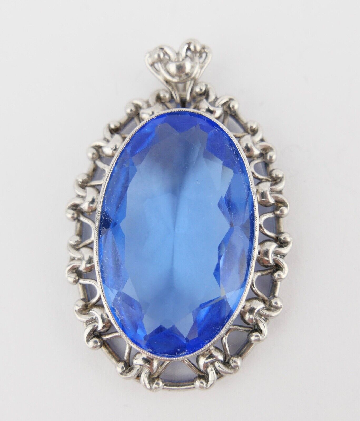 Großer Art Deco 835 Silber Anhänger mit 4,1 Ct blauem Glas Ø 6,3 cm um 1930 