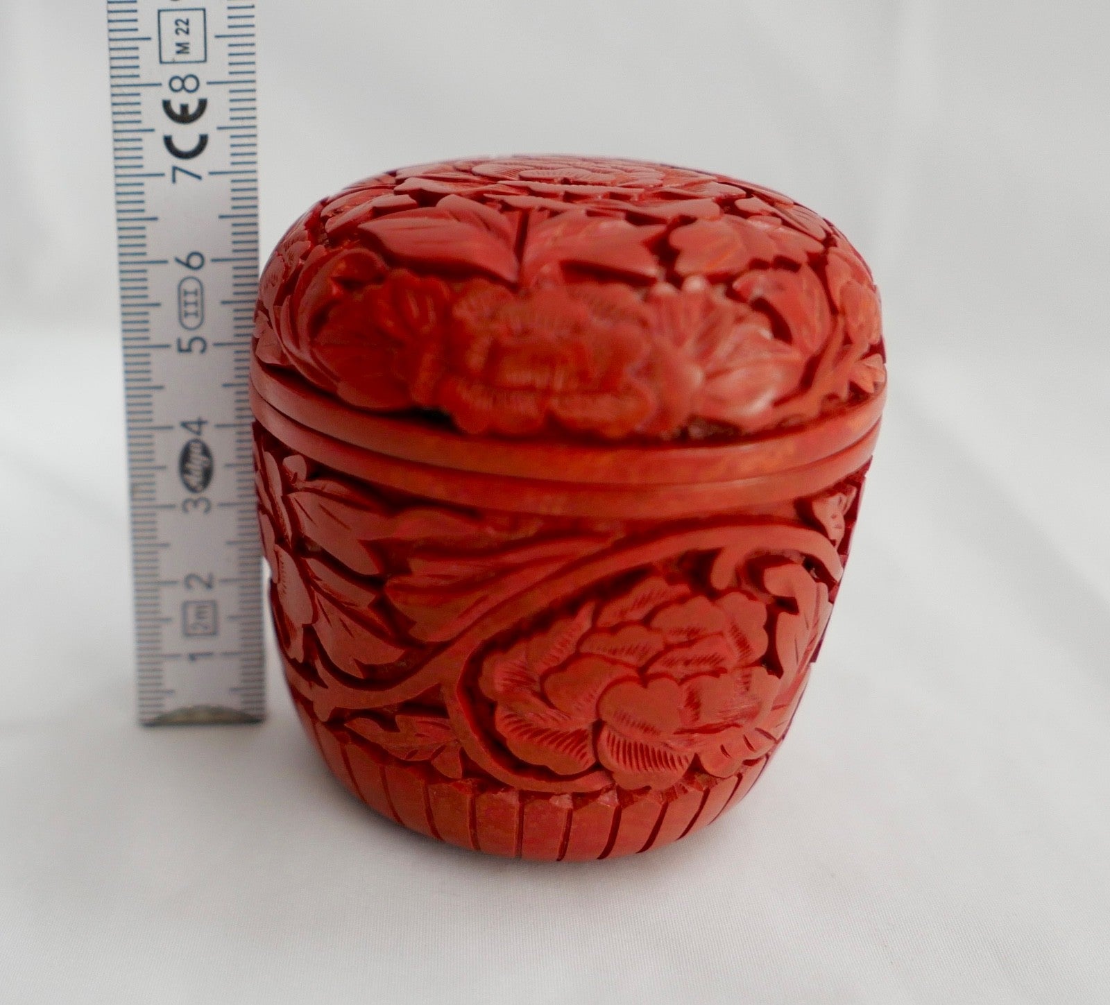 Zinnober-Lackdose Carved Red Cinnabar China geschnitzt Deckeldose