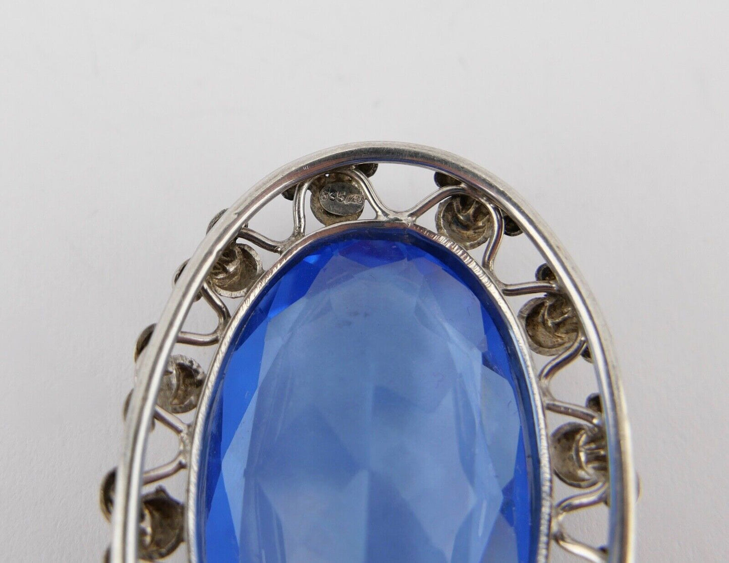 Großer Art Deco 835 Silber Anhänger mit 4,1 Ct blauem Glas Ø 6,3 cm um 1930 