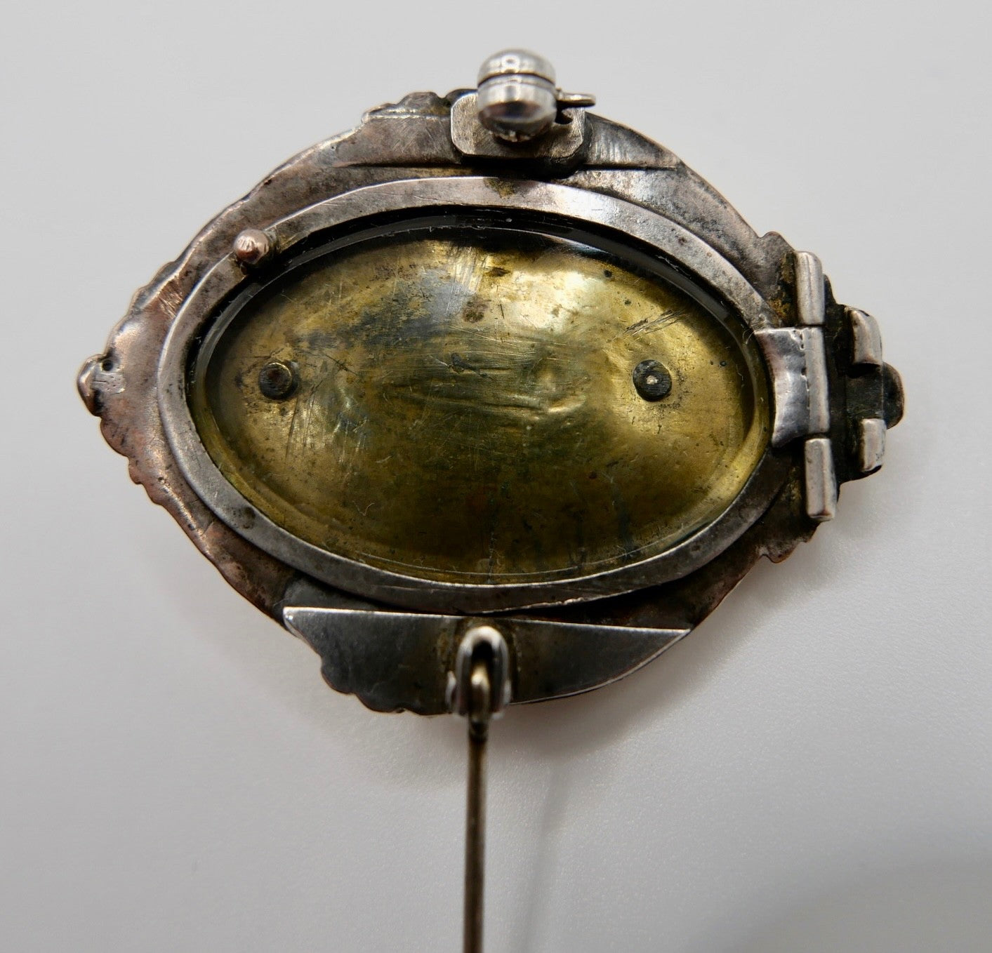 Antike Foto Medaillon Brosche Gelbgold Schaumgold Trachten Schmuck um 1880