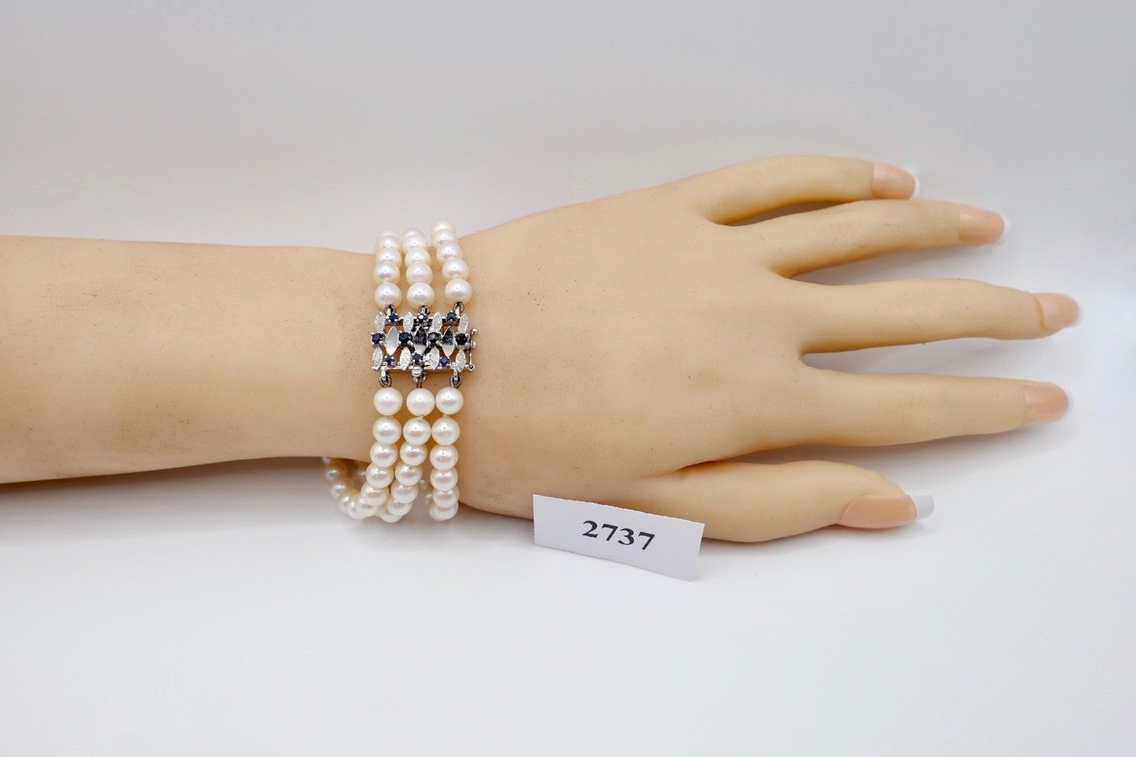 3-reihiges Perlenarmband 585 Weißgold Saphire 18 cm SBM 1973 Zertifikat Urkunde