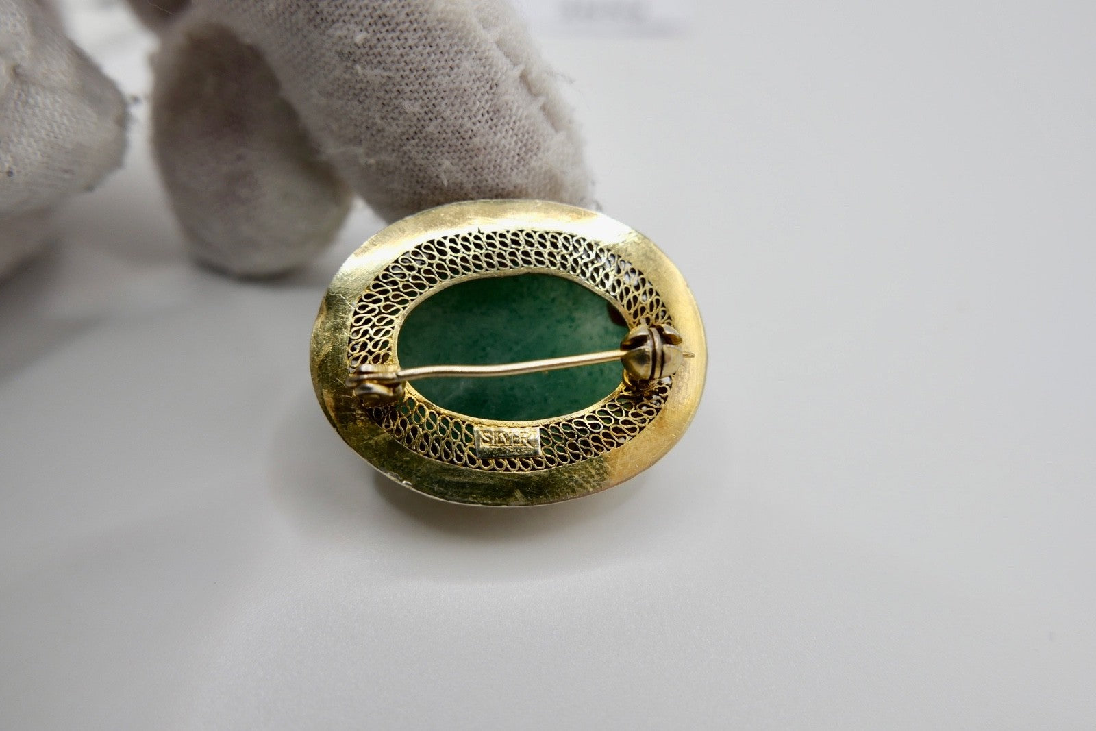 Silber Brosche vergoldet mit Jadeit Cabochon um 1950
