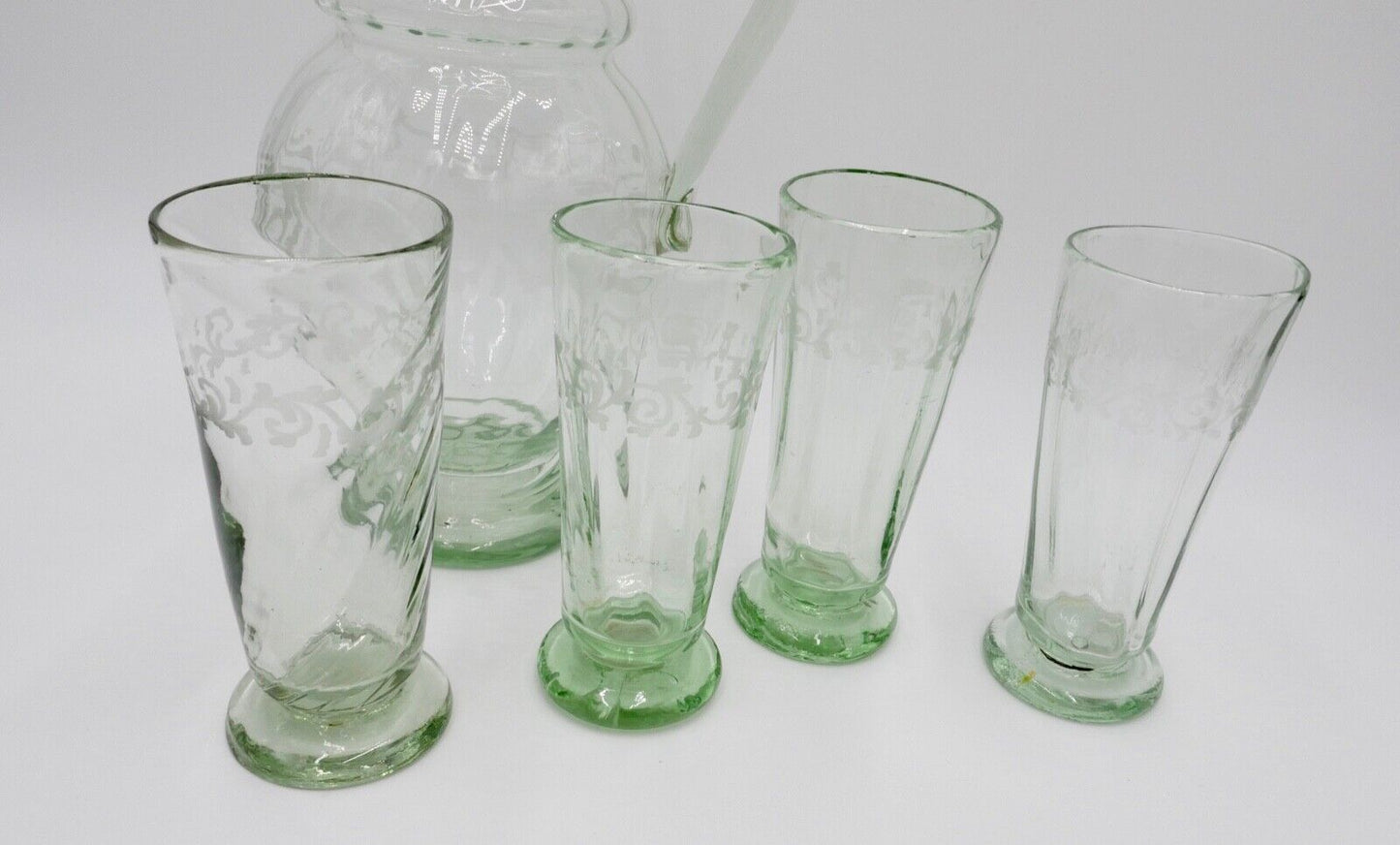 antik Ende 18. / Anfang 19. Jhd grünstichiges Glas Set Becher Henkelkaraffe