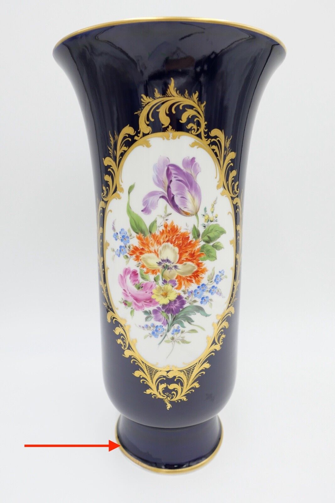 Meissen  342a / 28 große Vase 35,5cm kobaltblau mit Blumenbuket Gold