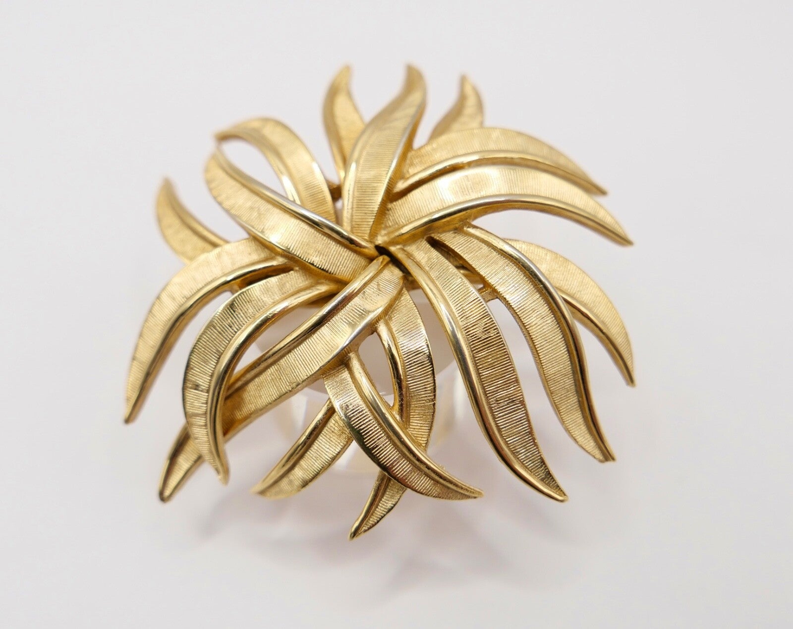 große TRIFARI Designer Blatt Brosche Damen vergoldet Floral 56mm