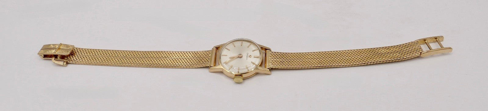 Klassische 1960er Jahre Omega Damenuhr Handaufzug 750 18K Vollgold Cal. 620
