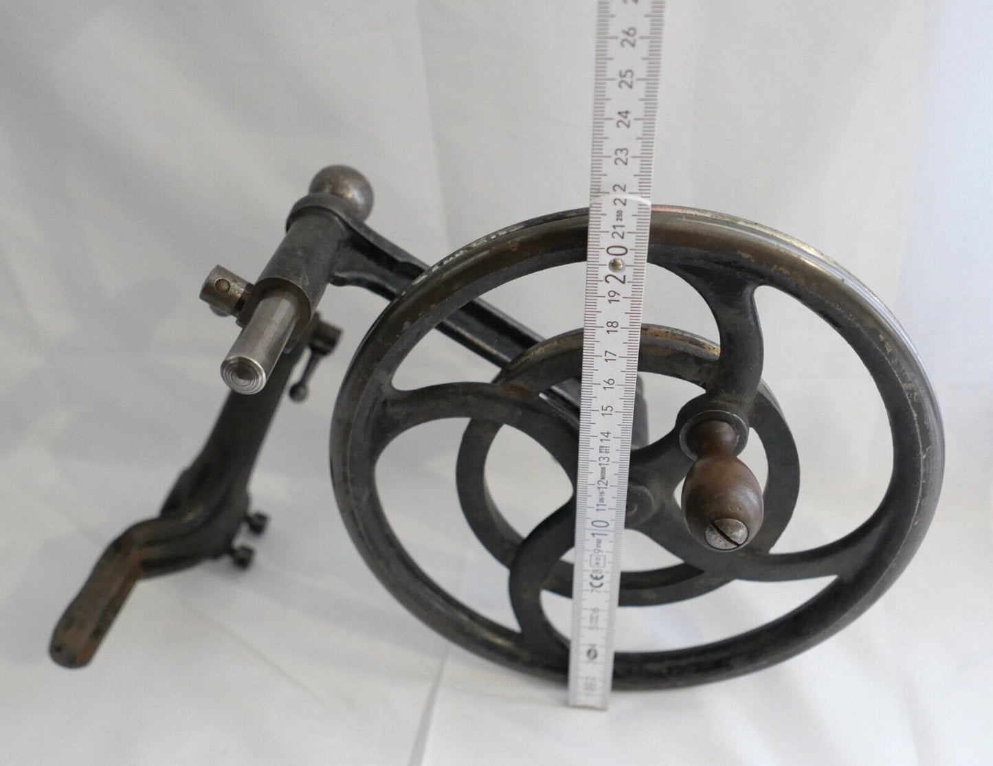 Altes Handrad für Uhrmacherdrehbank Schwungrad Drehstuhl Ø 21 cm - Antikhandel-Stuttgart