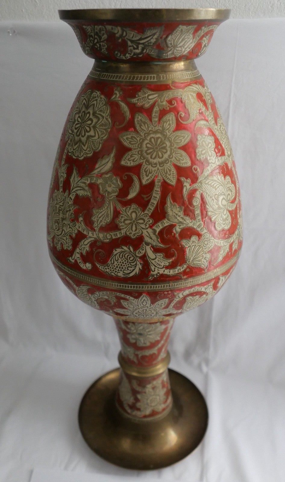 Große Messingvase Emaille Indien Handarbeit Rot Gold Blumendekor Vintage