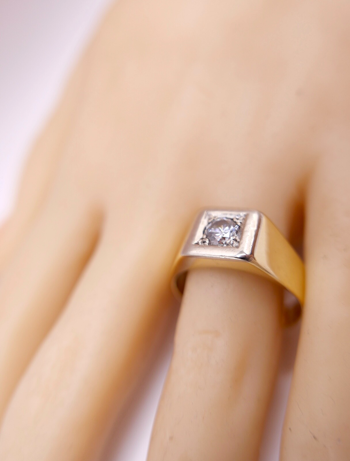 80er Solitär Herren Ring Gelbgold 750 / 18K Gr. 63 Diamant Brillant Jahre 0,52Ct