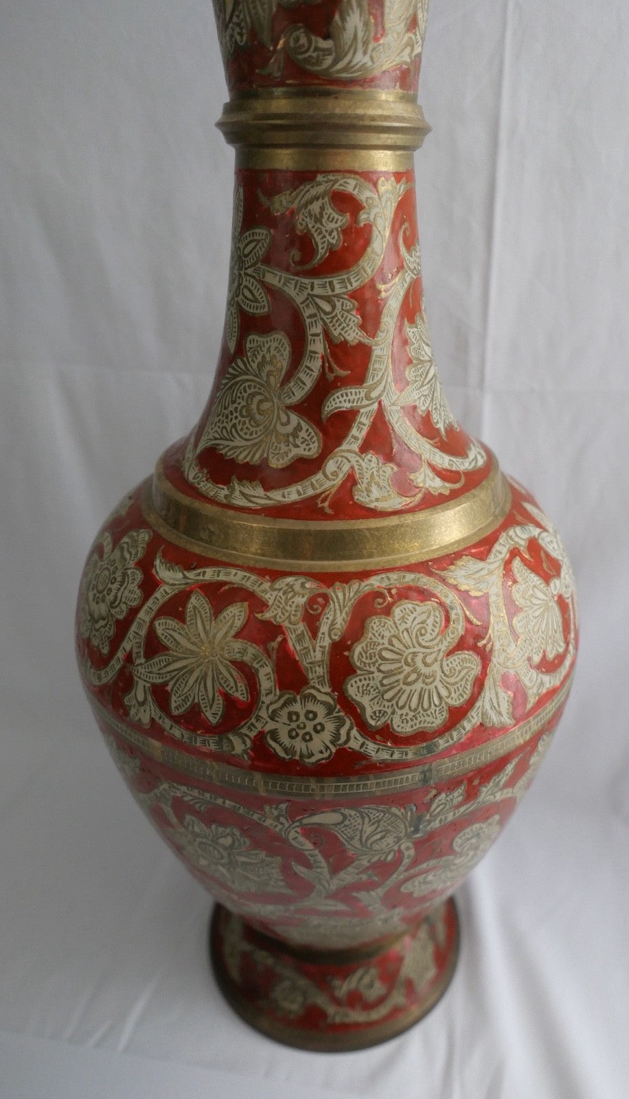 Große Messingvase Emaille Indien Handarbeit Rot Gold Blumendekor Vintage