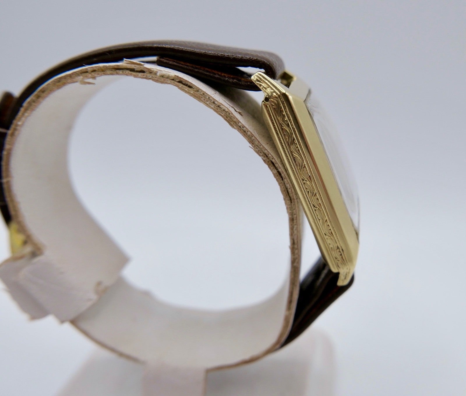 Art Deco 1930er Armbanduhr aus 585  Gelbgold 14K Alpina 863 Herrenuhr