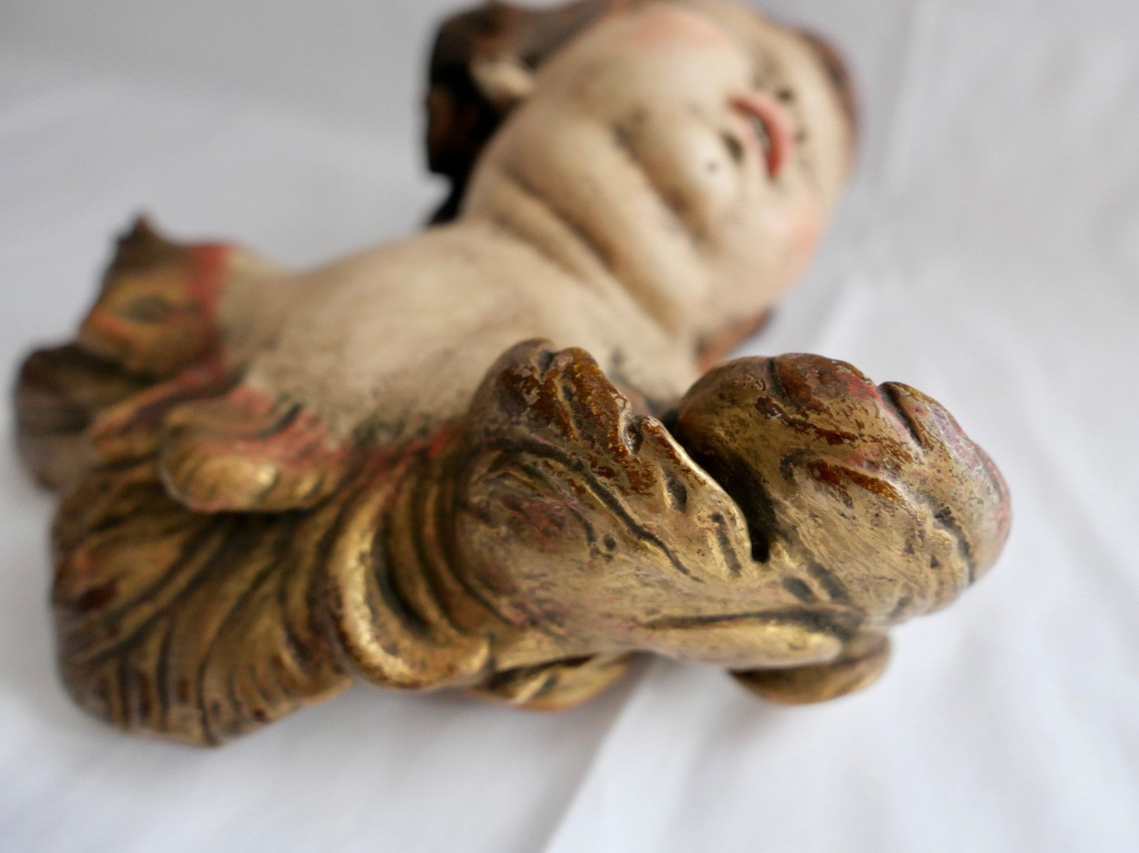 Großer Engelkopf farbig Puttenkopf Putti aus Achatit nach Ignaz Günther