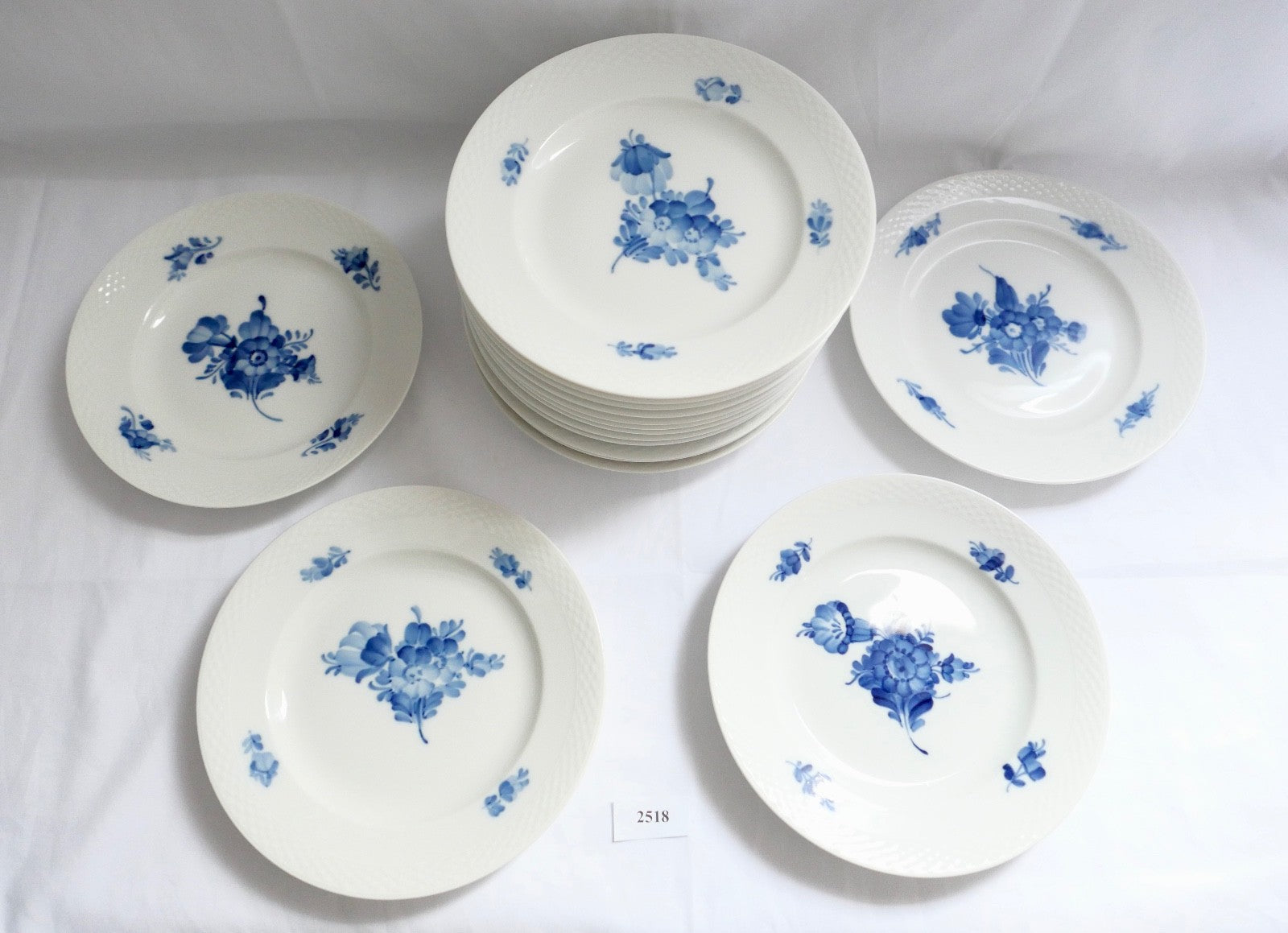 16 Stück ROYAL COPENHAGEN " Blaue Blume " Porzellan Teller 8094