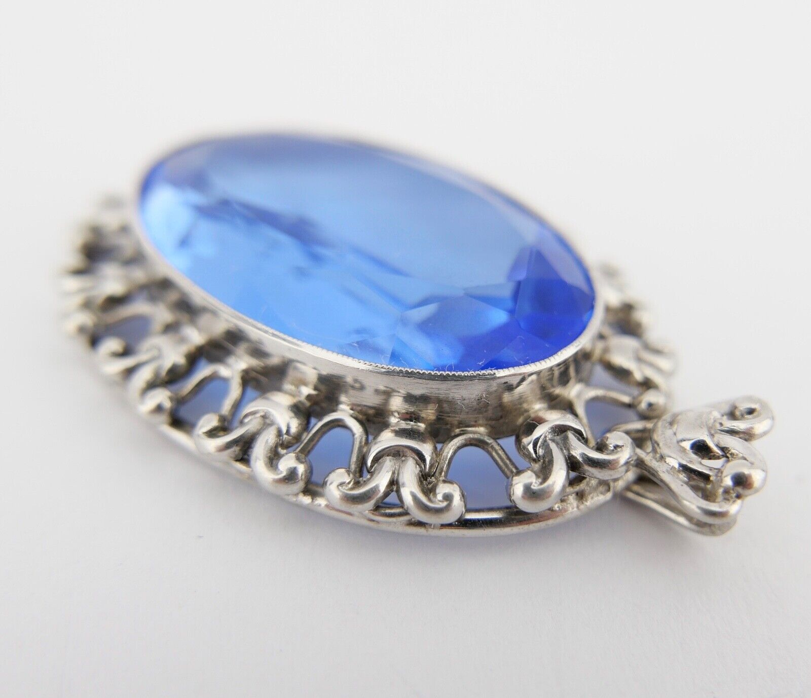 Großer Art Deco 835 Silber Anhänger mit 4,1 Ct blauem Glas Ø 6,3 cm um 1930 