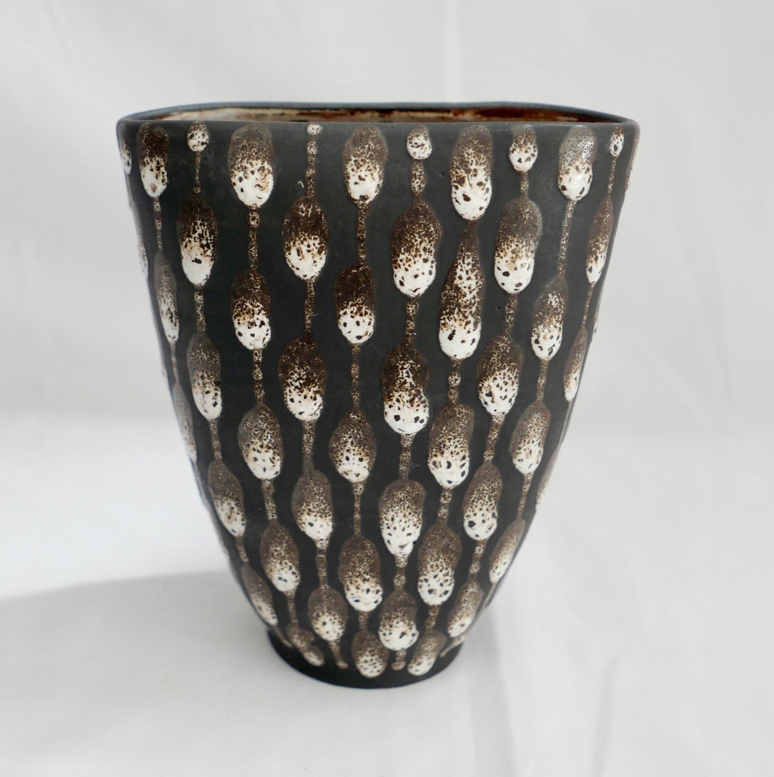 1960er 1970er Keramik Monika Maetzel Blumenvase in schwarz weiß 17 cm Dänemark