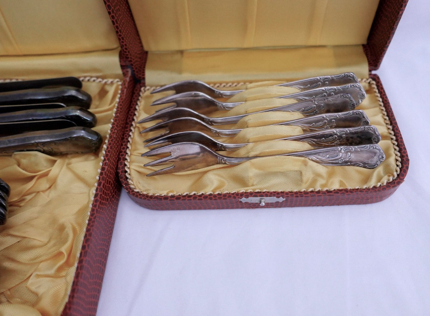 24 Tlg. Besteck Set G.S. 100 Barock Löffel Gabel Messer Im Original Etui