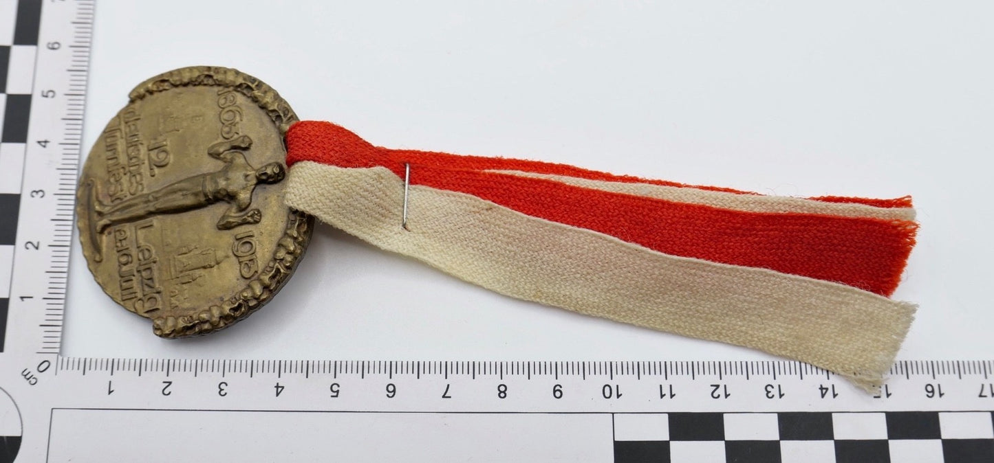 Leipzig 1913 Medaille 12. Deutsches Turnfest Sportabzeichen Kaiserreich am Band