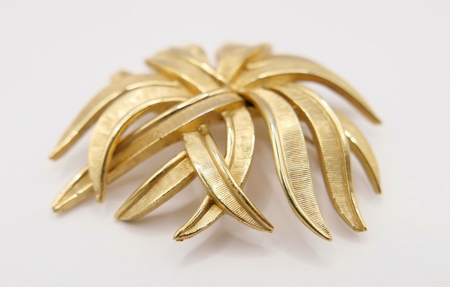 große TRIFARI Designer Blatt Brosche Damen vergoldet Floral 56mm