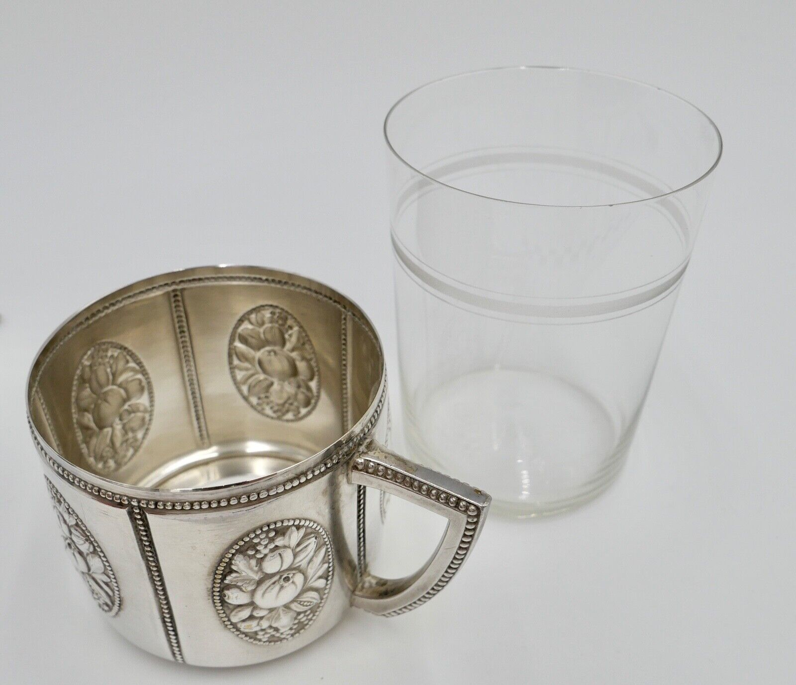 Antiker Jugendstil Teeglashalter mit Glaseinsatz Perlrand WMF um 1900 versilbert