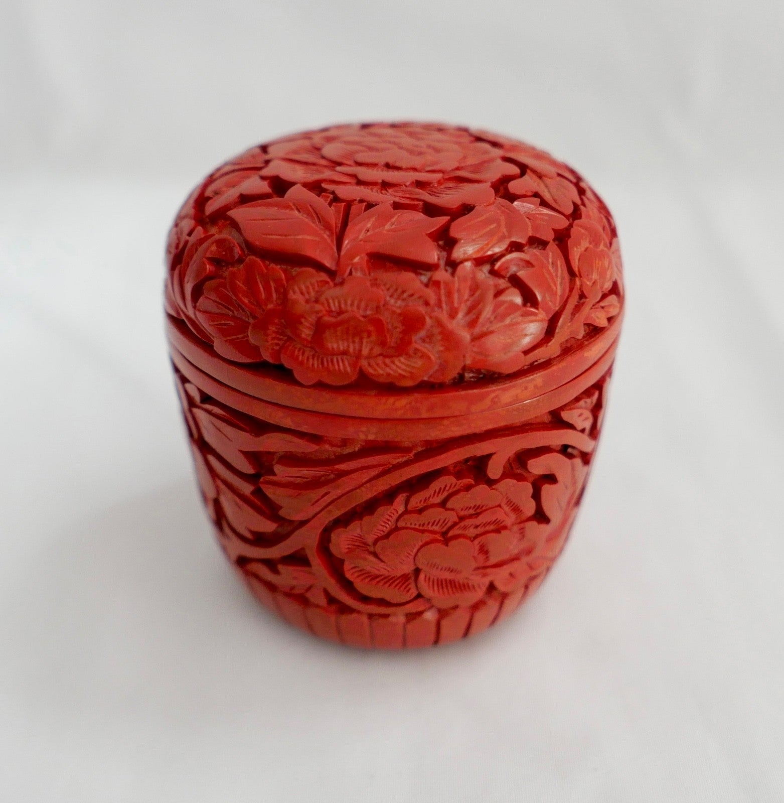Zinnober-Lackdose Carved Red Cinnabar China geschnitzt Deckeldose