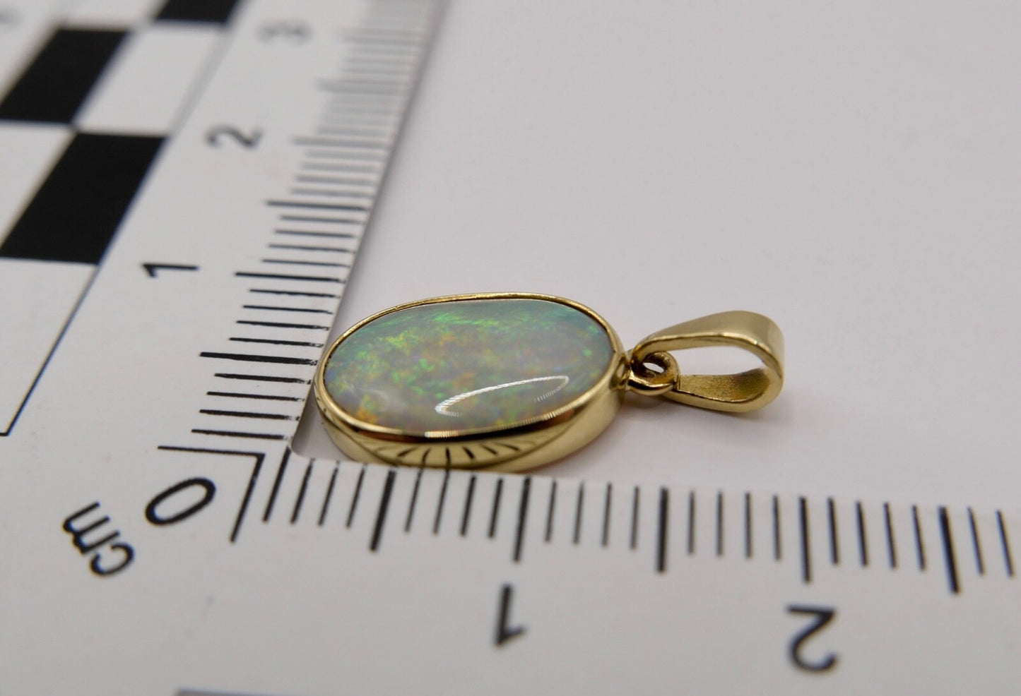 kleiner Anhänger 750 / 18K Gold Gelbgold mit Opal