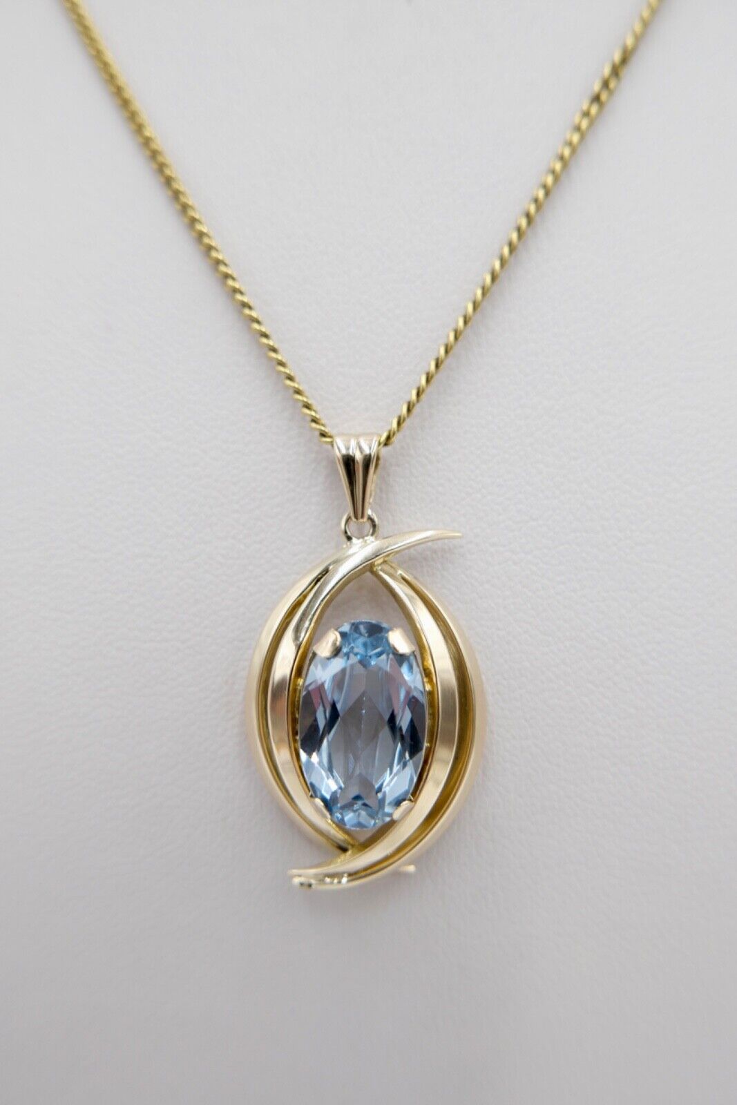 Anhänger 333 / 8K Gelbgold Blauer Spinell OVAL Schliff 5,5 Ct   Ø 30 mm   