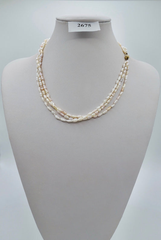 1980er Dreireihige Barockperlenkette Collier mit 750er Gold-Verschluss 41 cm