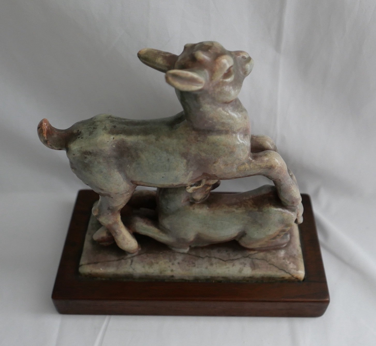 Art Deco Keramik Skulptur Rehkitz auf Holzsockel Rudolf R. Rempel 1934