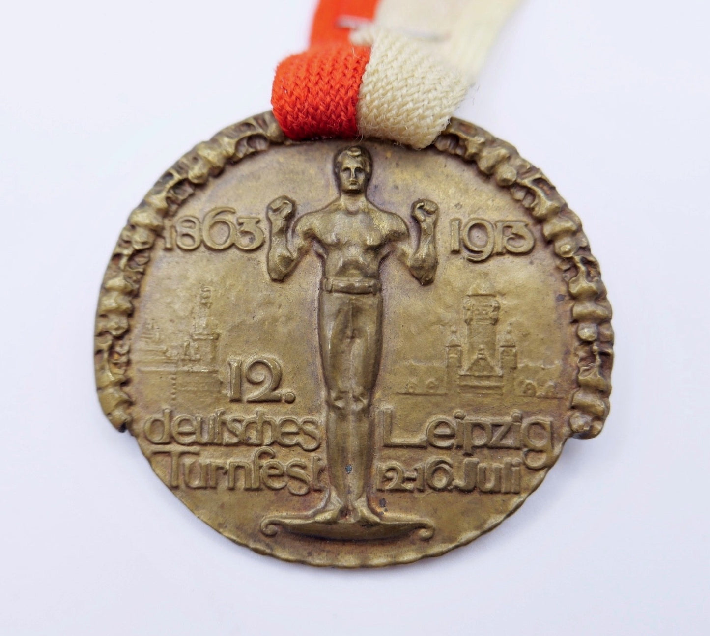 Leipzig 1913 Medaille 12. Deutsches Turnfest Sportabzeichen Kaiserreich am Band