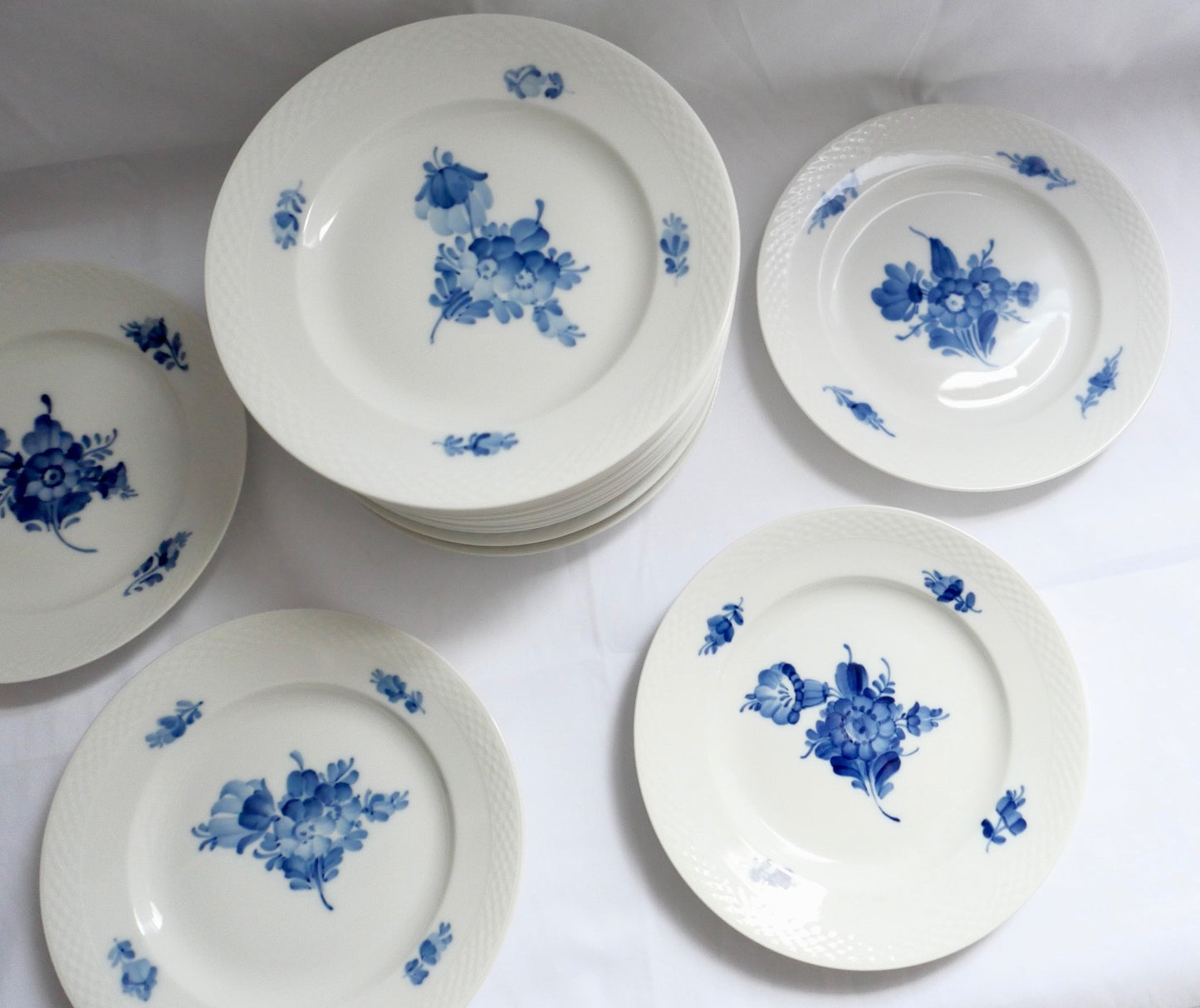 16 Stück ROYAL COPENHAGEN " Blaue Blume " Porzellan Teller 8094