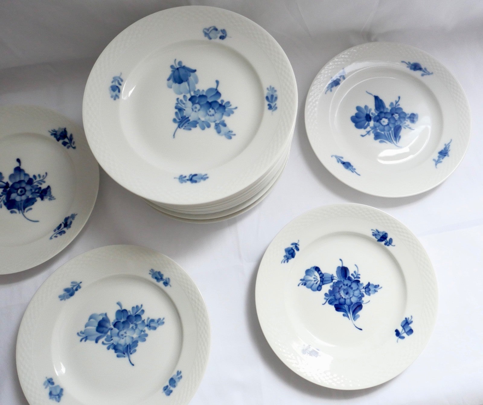 16 Stück ROYAL COPENHAGEN " Blaue Blume " Porzellan Teller 8094