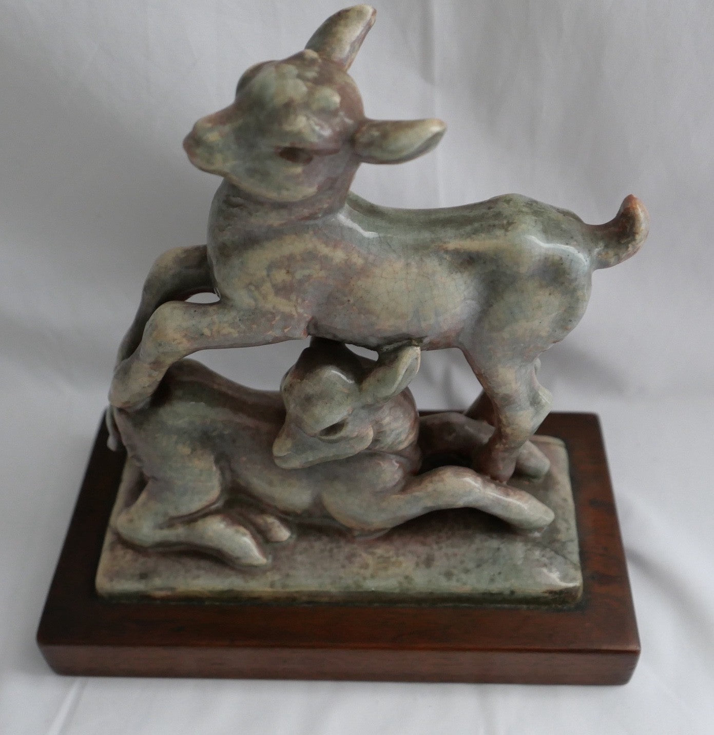 Art Deco Keramik Skulptur Rehkitz auf Holzsockel Rudolf R. Rempel 1934