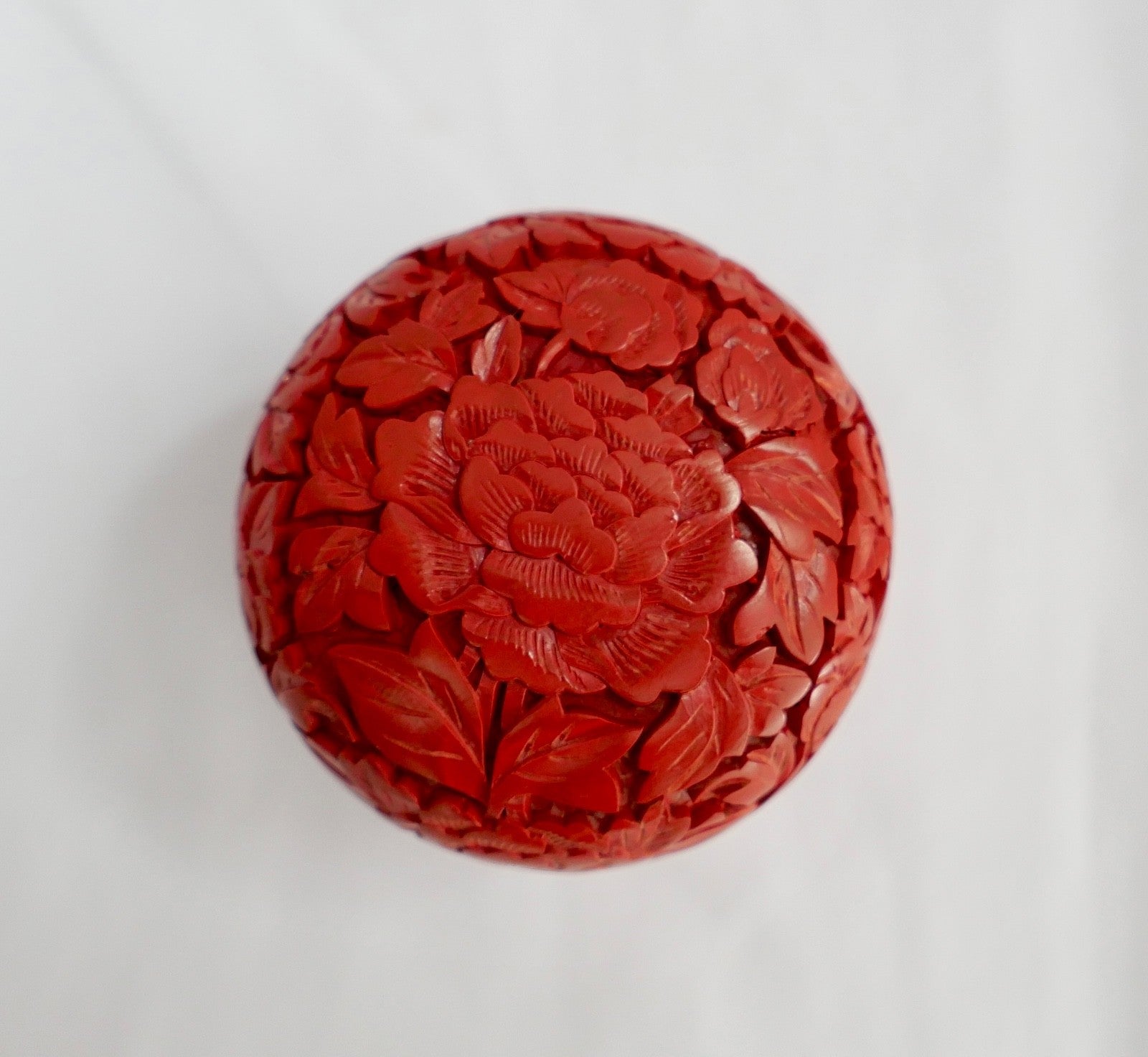 Zinnober-Lackdose Carved Red Cinnabar China geschnitzt Deckeldose